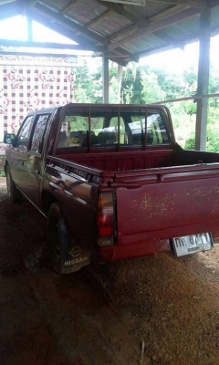 ขาย   NISSAN   big m  4ประตู