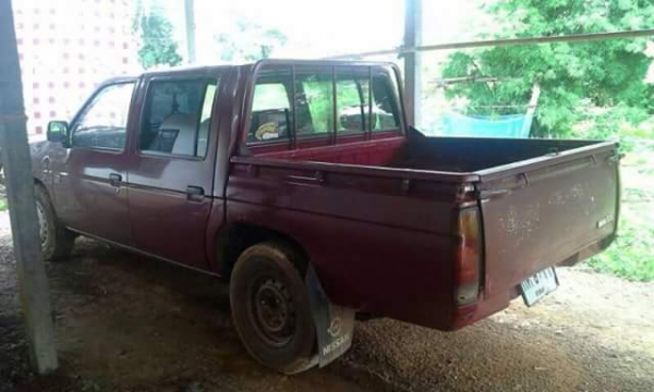 ขาย   NISSAN   big m  4ประตู