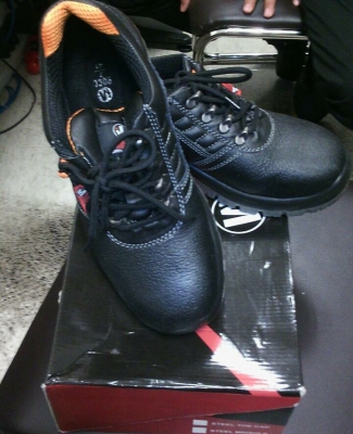 รองเท้า Safety Footwear แบรนด์ Rocc RC529 เบอร์ 41 หุ้มส้น ดีไซน์สวย ใส่เบาสบาย ใหม่พร้อมกล่อง สนใจโทรคุยกันครับ