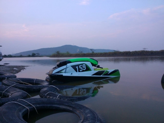 ขายเจ๊ตสกียืน คาวา550 แต่งพอประมาณ พร้อมเล่น