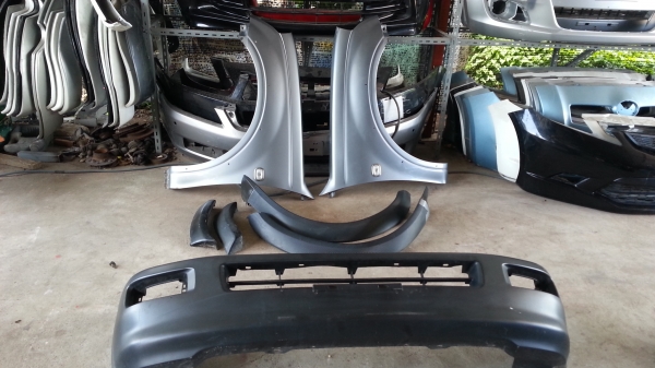 แก้มบังโคลนหน้า ดีแม็ค ตัวแรก มีรูคิ้ว ของถอด มือสอง สีใช้ได้เลย