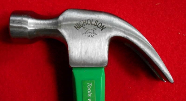 NICHOLSON ฆ้อนด้ามไฟเบอร์ 20oz ราคาถูก ลดเกือบๆ 50\% จากป้าย NICHOLSON ฆ้อนด้ามไฟเบอร์ 20oz ราคาถูก ลดเกือบๆ 50\% จากป้าย