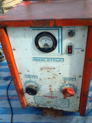 เครื่องชาด 60 แอมสภาพเดิมๆครับพร้อมใช้ตัวใหญ่ชาดได้หลายลูกครับ  พร้อมล้อเข็นสะดวกครับ  ราคานี้คุ้มมากครับ