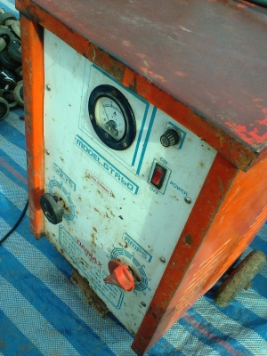 เครื่องชาด 60 แอมสภาพเดิมๆครับพร้อมใช้ตัวใหญ่ชาดได้หลายลูกครับ  พร้อมล้อเข็นสะดวกครับ  ราคานี้คุ้มมากครับ