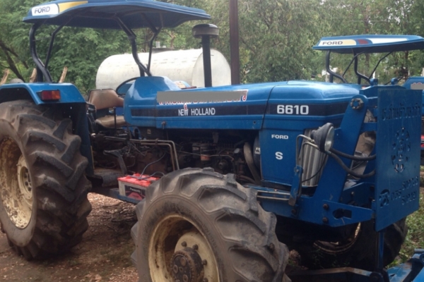 ขายรถไถ FORD 8210 4WD เอกสารเล่มทะเบียน