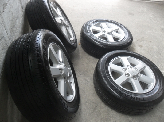 ล้อแม็ก 16นิ้ว 6รูอีซูสุ พร้อมยาง สวยๆ 4 ล้อ ราคา 6500 บาท