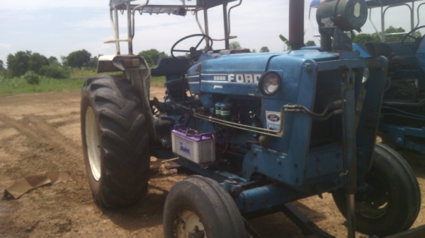 ขายรถไถFORD  6600  T3แท้ๆเต็มดันเล่มพร้อมโอน  สนใจ0810076640