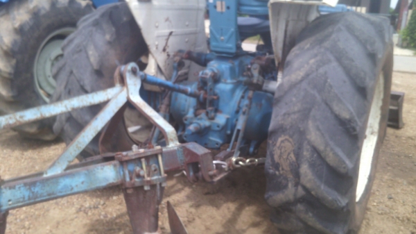 ขายรถไถFORD  6600  T3แท้ๆเต็มดันเล่มพร้อมโอน  สนใจ0810076640