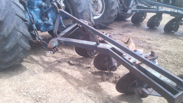 ขายรถไถFORD  6600  T3แท้ๆเต็มดันเล่มพร้อมโอน  สนใจ0810076640