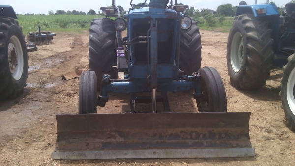 ขายรถไถFORD  6600  T3แท้ๆเต็มดันเล่มพร้อมโอน  สนใจ0810076640