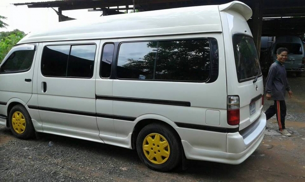 ขายรถตู้หลังคาสูง ปี47 เครื่อง3000 สภาพสวย ตกแต่งภายในแล้ว แอร์เย็น สภาพพร้อมใช้งาน เอกสารพร้อมโอน สนใจโทร 090-8588220คุณนะ 093-3258446คุณบิว ID:narong498 หรือเข้าดูสินค้าอื่นๆได้ที่ www.truck.in.th/498 หรือเพจFacebook ณรงค์ ซื้อขายรถมือสอง (เว็บไซต์ส่วนต