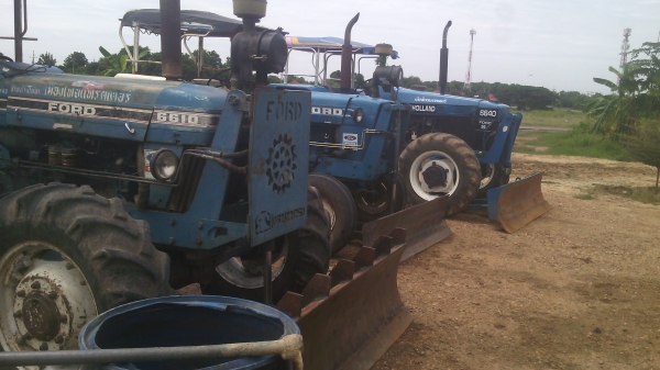 ขาย6610   4X4  สองเพลาคานหน้าคาลาโล่    มีทะเบียนรพร้อมสนใจ0810076640