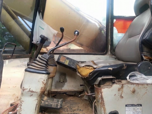 ขายแบคโค KOMATSU PC200-5 เครื่องดี เอวแน่น ทำงานเร็ว สภาพพร้อมใช้งาน เอกสารใบอินวอร์ย สนใจโทร 090-8588220คุณนะ 093-3258446คุณบิว ID:narong498 หรือเข้าดูสินค้าอื่นๆได้ที่ www.truck.in.th/498 หรือเพจFacebook ณรงค์ ซื้อขายรถมือสอง (เว็บไซต์ส่วนตัว) หรือFaceb
