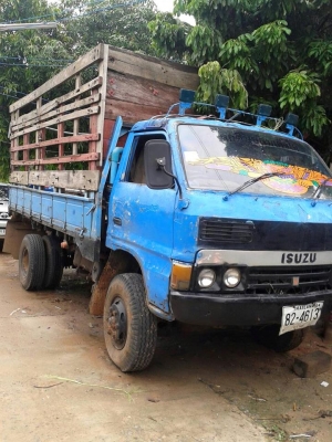 ขาย6ล้อ ISUZU KS110แรง ยาว4.30เมตร เฟืองท้ายใหญ่F หน้า-หลัง สภาพพร้อมใช้งาน เอกสารพร้อมโอน สนใจโทร 090-8588220คุณนะ 093-3258446คุณบิว ID:narong498 หรือเข้าดูสินค้าอื่นๆได้ที่ www.truck.in.th/498 หรือเพจFacebook ณรงค์ ซื้อขายรถมือสอง (เว็บไซต์ส่วนตัว) หรือ