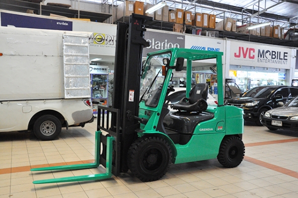 ขายรถโฟล์คลิฟท์มือสอง MITSUBISHI รุ่น FD30T GRENDIA  ราคา 465,000 บาท นำเข้าจากประเทศญี่ปุ่น 100\% ไม่เคยใช้งานในประเทศไทย