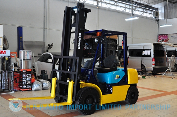 ขายรถโฟล์คลิฟท์มือสอง KOMATSU รุ่น FD25T  ราคา 315,000 บาท นำเข้าจากประเทศญี่ปุ่น 100\% ไม่เคยใช้งานในประเทศไทย