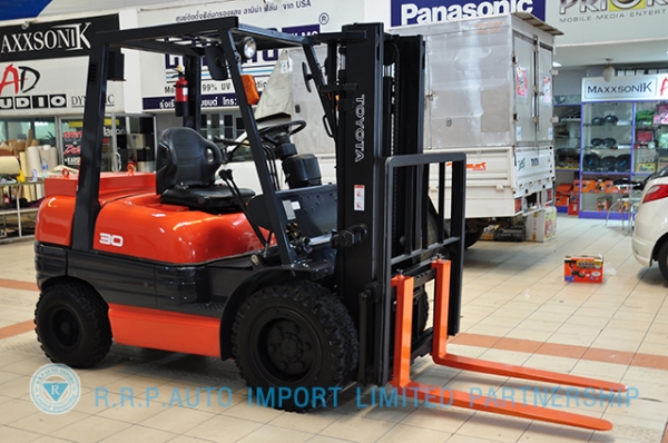 ขายรถโฟล์คลิฟท์มือสอง TOYOTA รุ่น 6FG30 ราคา 299,000 บาท นำเข้าจากประเทศญี่ปุ่น 100\% ไม่เคยใช้งานในไทย