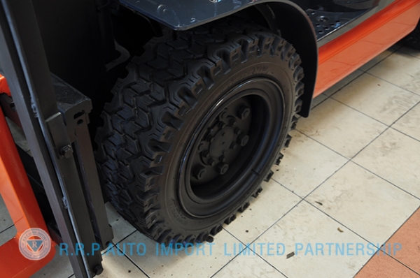 ขายรถโฟล์คลิฟท์มือสอง TOYOTA รุ่น 6FG30 ราคา 299,000 บาท นำเข้าจากประเทศญี่ปุ่น 100\% ไม่เคยใช้งานในไทย