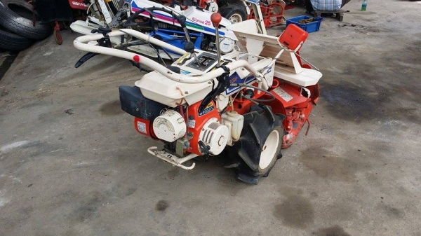 รถเกี่ยวข้าวเดินตามแบบมัดข้าวในตัว KUBOTA  รุ่น ZF32 (2) เก่าญี่ปุ่น สภาพสวย เครื่องพร้อมใช้งาน ไม่เคยใช้งานในไทย