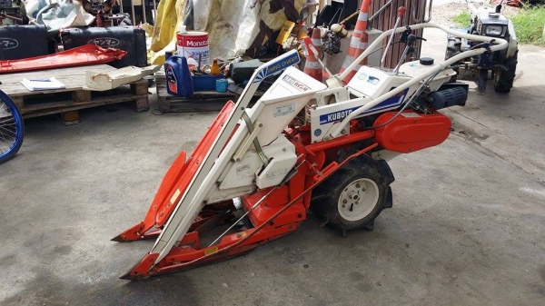 รถเกี่ยวข้าวเดินตามแบบมัดข้าวในตัว KUBOTA  รุ่น ZF32 (2) เก่าญี่ปุ่น สภาพสวย เครื่องพร้อมใช้งาน ไม่เคยใช้งานในไทย