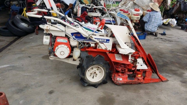 รถเกี่ยวข้าวเดินตามแบบมัดข้าวในตัว KUBOTA  รุ่น ZF32 (2) เก่าญี่ปุ่น สภาพสวย เครื่องพร้อมใช้งาน ไม่เคยใช้งานในไทย