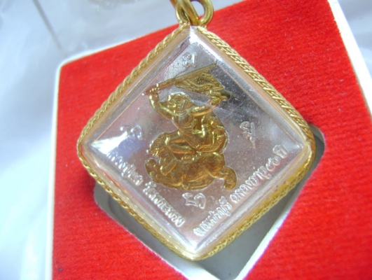 พระเครื่อง องค์ล่ะ 900 บาท