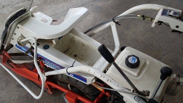 รถเกี่ยวข้าวเดินตามแบบมัดข้าวในตัว KUBOTA  รุ่น RฺB 25M  เก่าญี่ปุ่น สภาพสวย เครื่องพร้อมใช้งาน ไม่เคยใช้งานในไทย