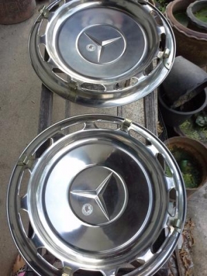 ขายฝาตบล้อเบนซ์คลาสสิคพร้อมกิ๊ป 4ชิ้น สำหรับรุ่น W114 W115 W116 W108 หางปลา ตาตั้ง W123