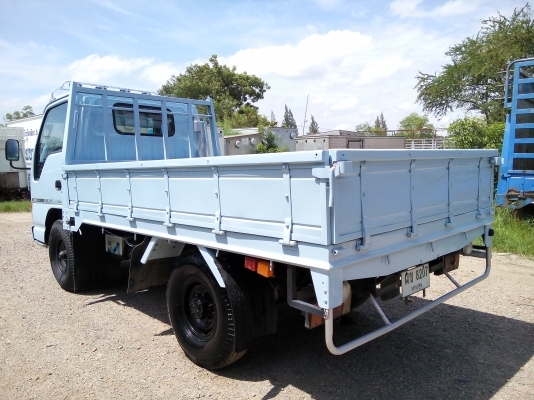 4 ล้อบรรทุก *ไม่ติดเวลา*  ISUZU  NKR  88 แรงม้า * ยาว 3.20 ม. * รถสวยเดิม+สวยจริง+พร้อมใช้งาน* รถห้างแท้ * มีเล่มพร้อโอน *