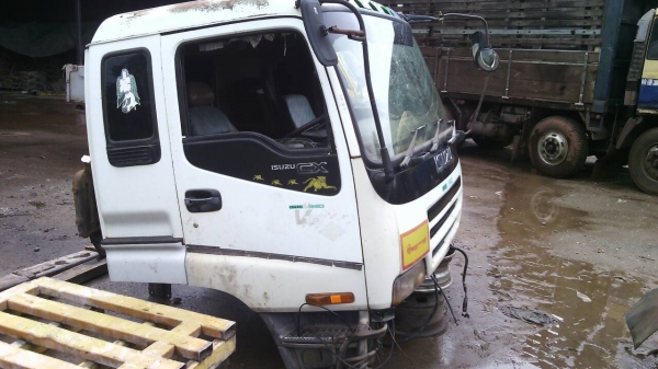 ขายด่วนหัวรถ10ล้อกีกล้ารถสวยเดิมถอดออดจากสามใบปัต