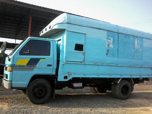 รถหกล้อ110แรง  เครื่องดี ครัชชีสวย  มีลิฟยกของด้านหลัง  พร้อมใช้งาน