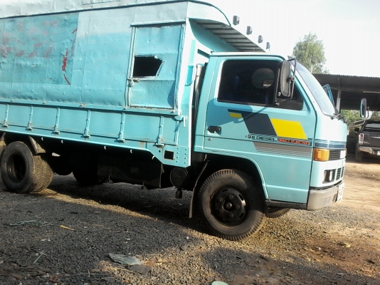 รถหกล้อ110แรง  เครื่องดี ครัชชีสวย  มีลิฟยกของด้านหลัง  พร้อมใช้งาน