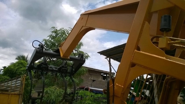 ขายรถคีบ 3 ล้อ สภาพสวยพร้อมใช้งาน เครื่อง 4BB1 100 แรงม้า ปั้มดี ยางดี ราคาต่อรองได้ครับ