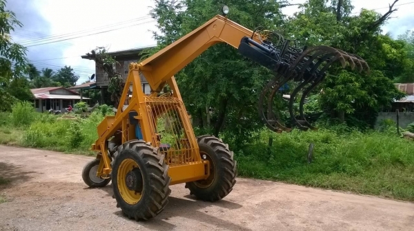 ขายรถคีบ 3 ล้อ สภาพสวยพร้อมใช้งาน เครื่อง 4BB1 100 แรงม้า ปั้มดี ยางดี ราคาต่อรองได้ครับ