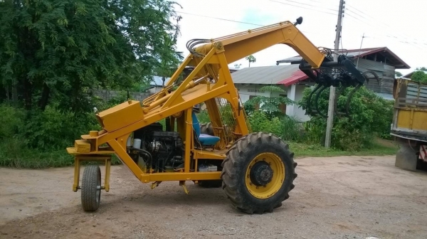 ขายรถคีบ 3 ล้อ สภาพสวยพร้อมใช้งาน เครื่อง 4BB1 100 แรงม้า ปั้มดี ยางดี ราคาต่อรองได้ครับ