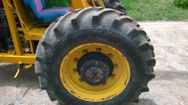 ขายรถคีบ 3 ล้อ สภาพสวยพร้อมใช้งาน เครื่อง 4BB1 100 แรงม้า ปั้มดี ยางดี ราคาต่อรองได้ครับ