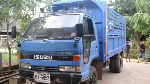 ขายด่วนรถ6ล้อดั้มเกษตรกะบะยาว4.10เมตรTLDเตรือง100แรงม้า