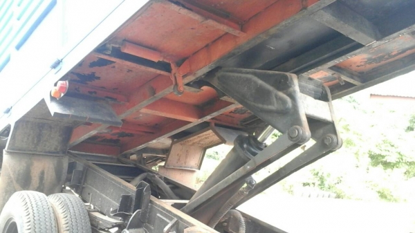 ขายด่วนรถ6ล้อดั้มเกษตรกะบะยาว4.10เมตรTLDเตรือง100แรงม้า