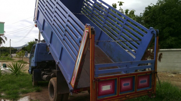 ขายด่วนรถ6ล้อดั้มเกษตรกะบะยาว4.10เมตรTLDเตรือง100แรงม้า