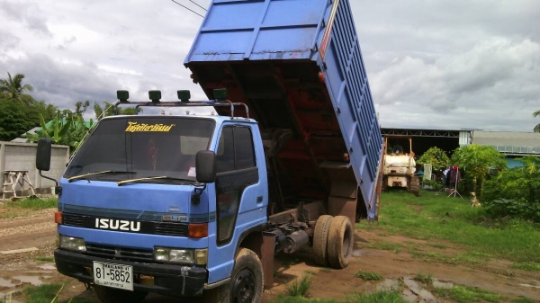 ขายด่วนรถ6ล้อดั้มเกษตรกะบะยาว4.10เมตรTLDเตรือง100แรงม้า