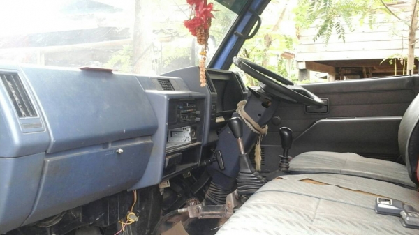 ขายด่วนรถ6ล้อดั้มเกษตรกะบะยาว4.10เมตรTLDเตรือง100แรงม้า