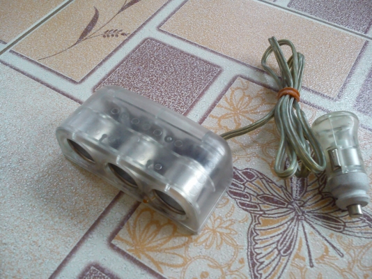 ช่องเสียบไฟที่ต่อบุหรี่ แบบ 3ช่อง สีขาว CARMET