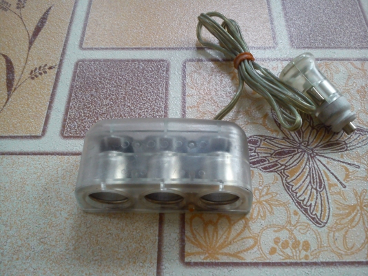 ช่องเสียบไฟที่ต่อบุหรี่ แบบ 3ช่อง สีขาว CARMET