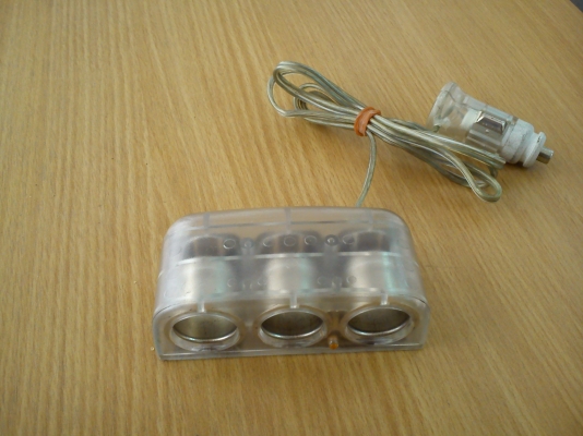 ช่องเสียบไฟที่ต่อบุหรี่ แบบ 3ช่อง สีขาว CARMET