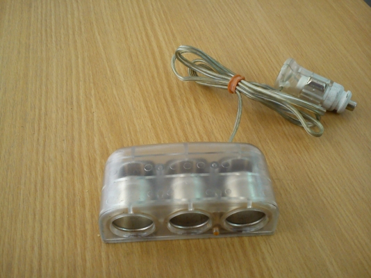 ช่องเสียบไฟที่ต่อบุหรี่ แบบ 3ช่อง สีขาว CARMET