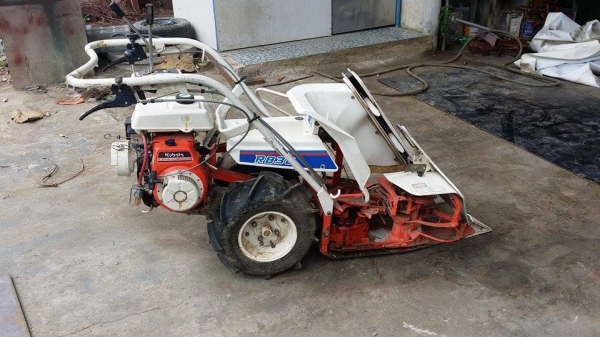 รถเกี่ยวข้าวเดินตามแบบมัดข้าวในตัว KUBOTA  รุ่น RB30(3) เก่าญี่ปุ่น สภาพสวย เครื่องพร้อมใช้งาน ไม่เคยใช้งานในไทย