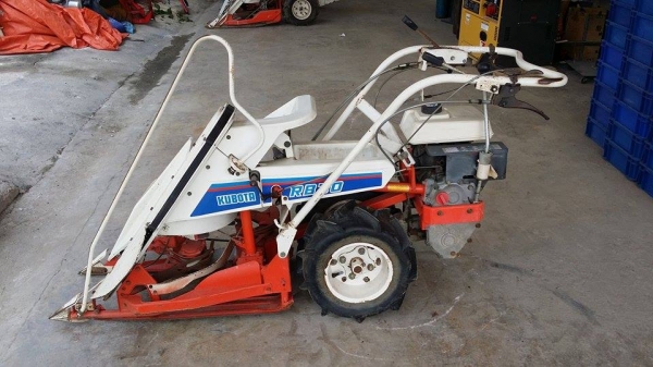 รถเกี่ยวข้าวเดินตามแบบมัดข้าวในตัว KUBOTA  รุ่น RB30(1) เก่าญี่ปุ่น สภาพสวย เครื่องพร้อมใช้งาน ไม่เคยใช้งานในไทย