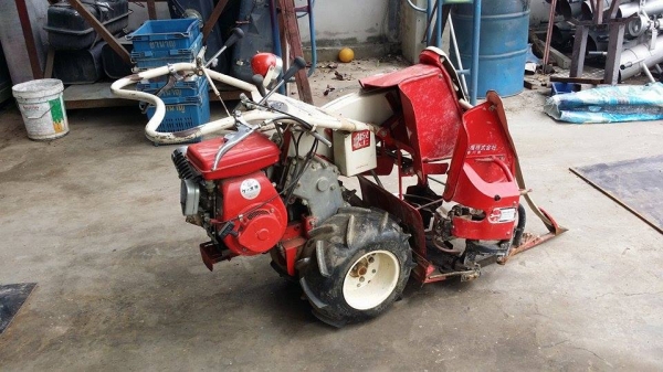 รถเกี่ยวข้าวเดินตามแบบมัดข้าวในตัว YANMAR   รุ่น BS300B เก่าญี่ปุ่น สภาพสวย เครื่องพร้อมใช้งาน ไม่เคยใช้งานในไทย
