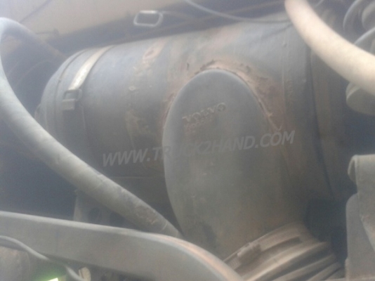 รถบรรทุกน้ำ 10 ล้อ ยี่ห้อ VOLVO  รุ่น FL10 เครื่อง 6 สูบเทอร์โบ น็อต 10 ตัว