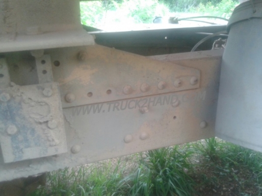 รถบรรทุกน้ำ 10 ล้อ ยี่ห้อ VOLVO  รุ่น FL10 เครื่อง 6 สูบเทอร์โบ น็อต 10 ตัว